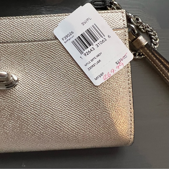 NWOT coach small crossbody (tag still with bag) - Picture 3 of 7